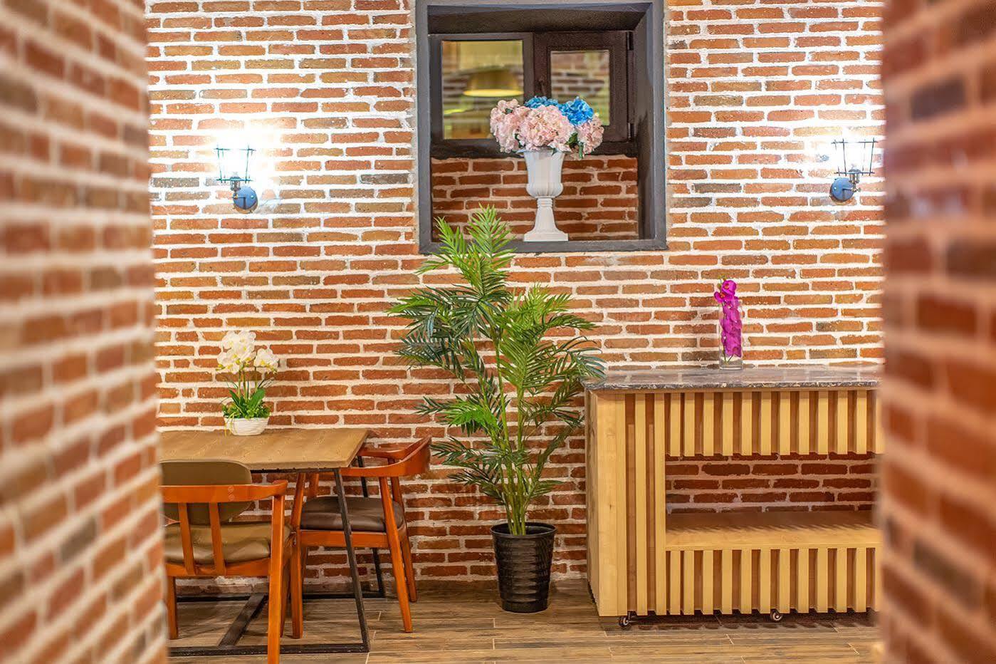 Royal Inn تبليسي المظهر الخارجي الصورة